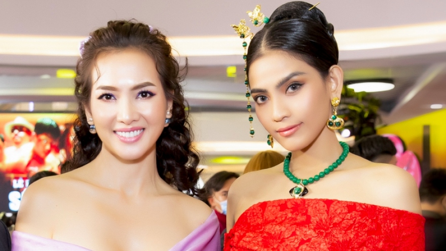 Trương Thị May đeo trang sức quý, diện váy gợi cảm đọ sắc cùng Anh Thư